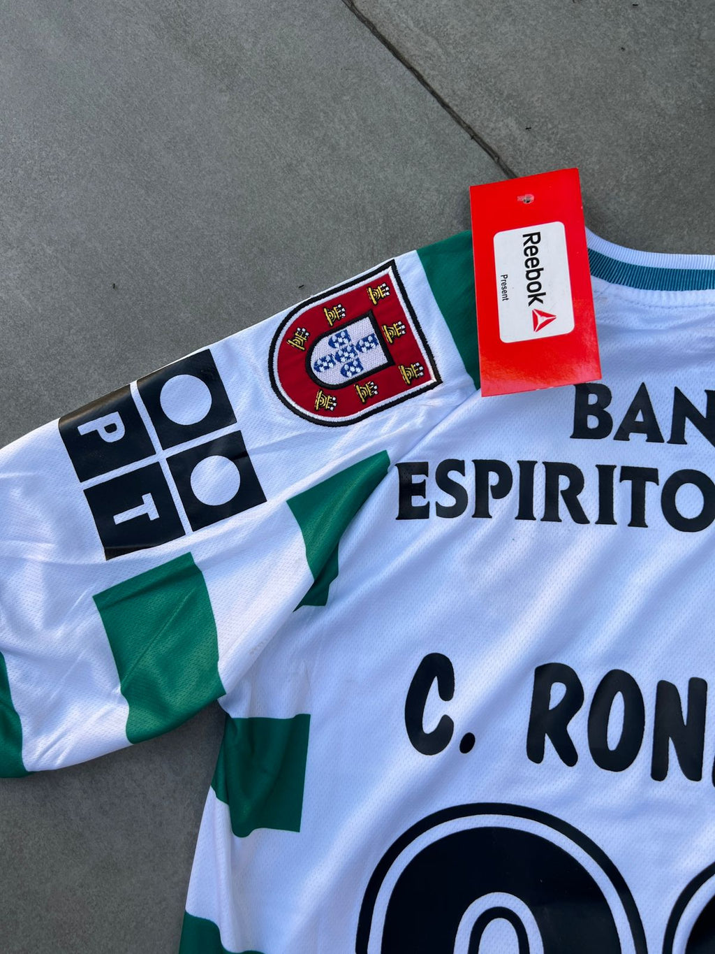 SPORTING LISBONNE HOME KIT RONALDO 2002
