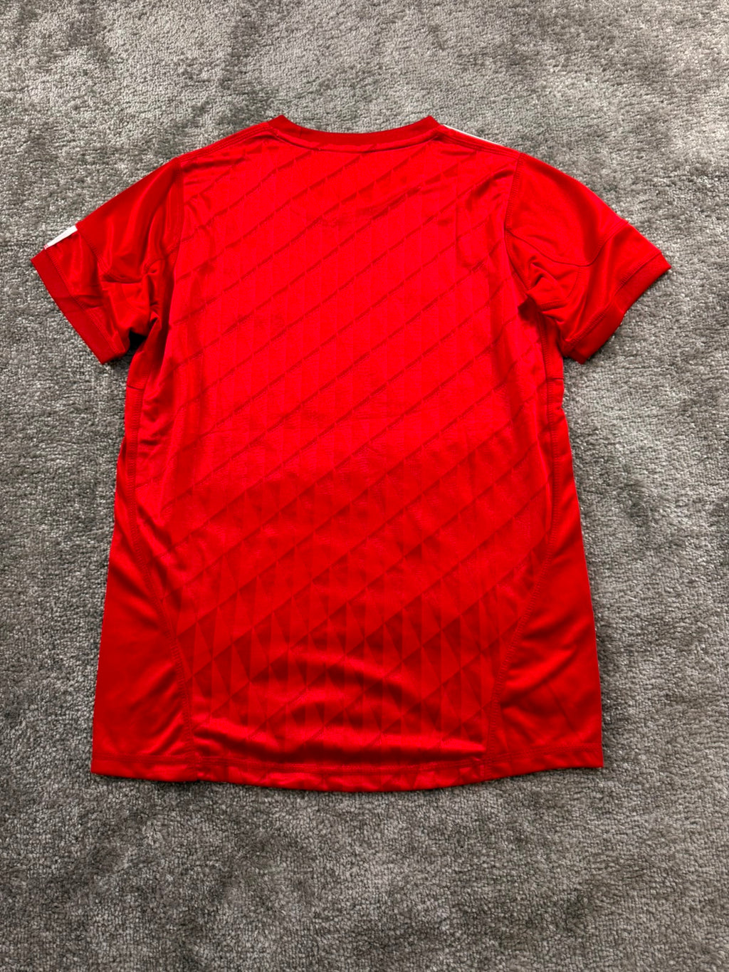 LIVERPOOL HOME KIT 2010-2011