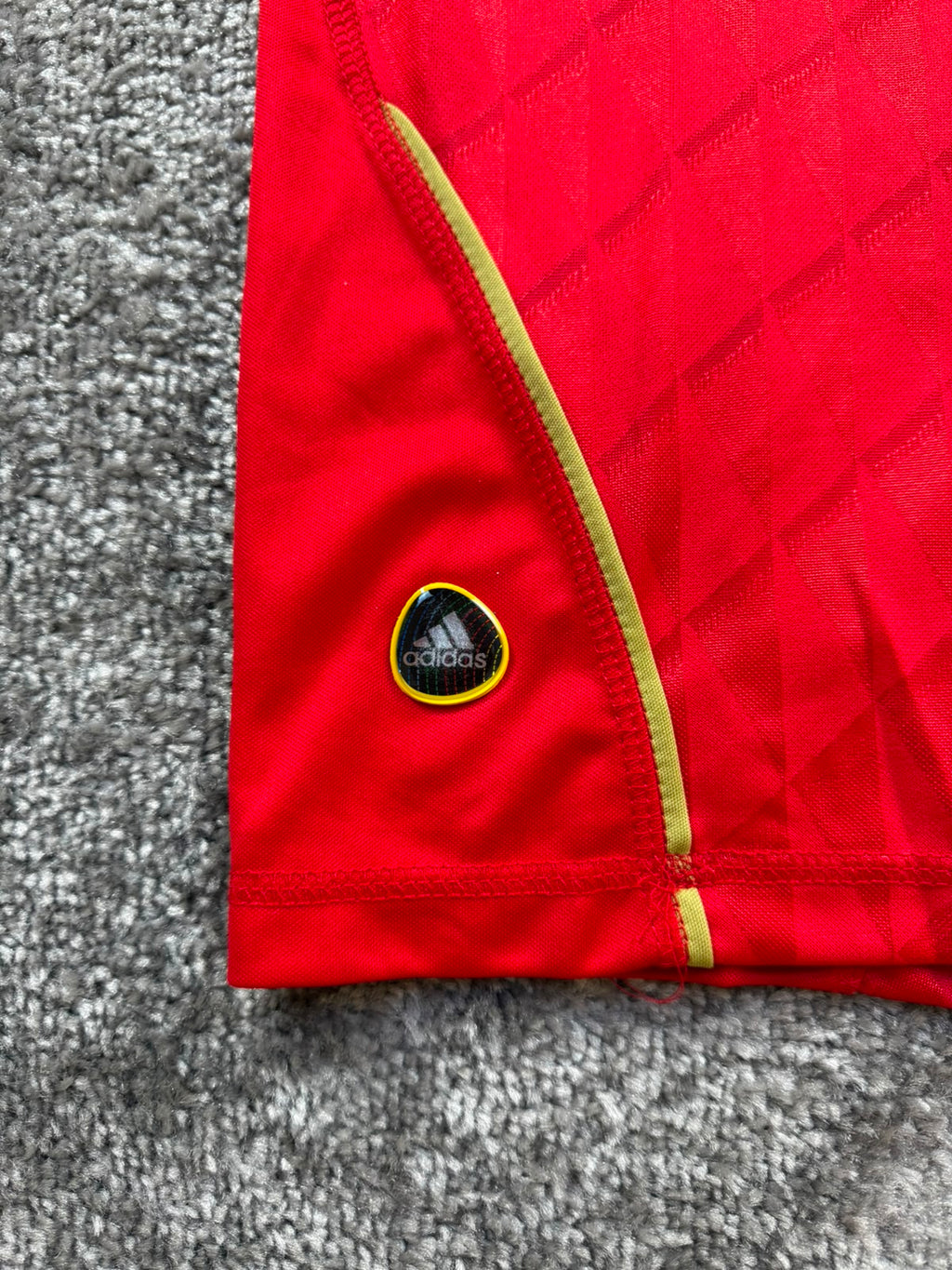 LIVERPOOL HOME KIT 2010-2011