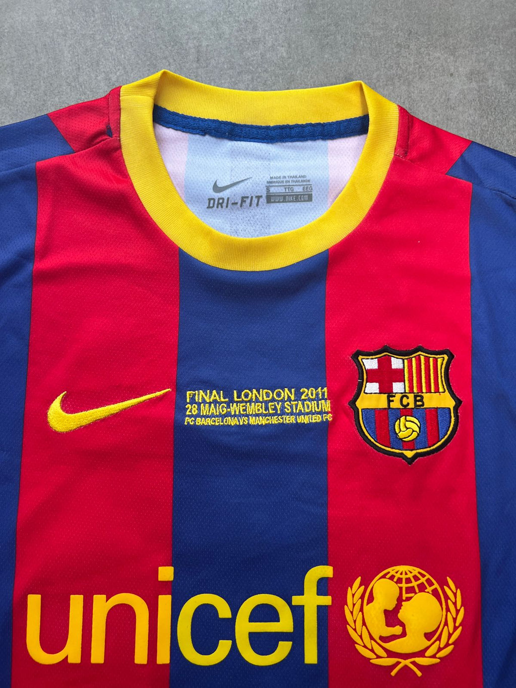 BARCELONA HOME KIT MESSI 2011