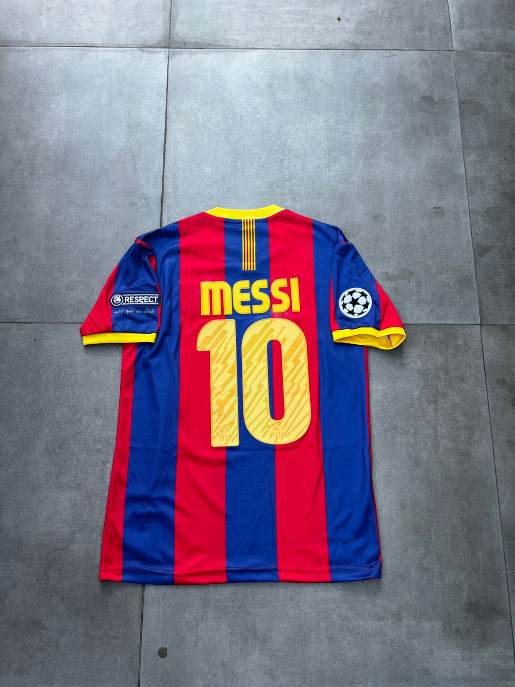 BARCELONA HOME KIT MESSI 2011